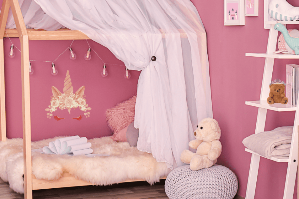 Decor for girls' room: from pink loving princesses to teenagers in love with beautiful