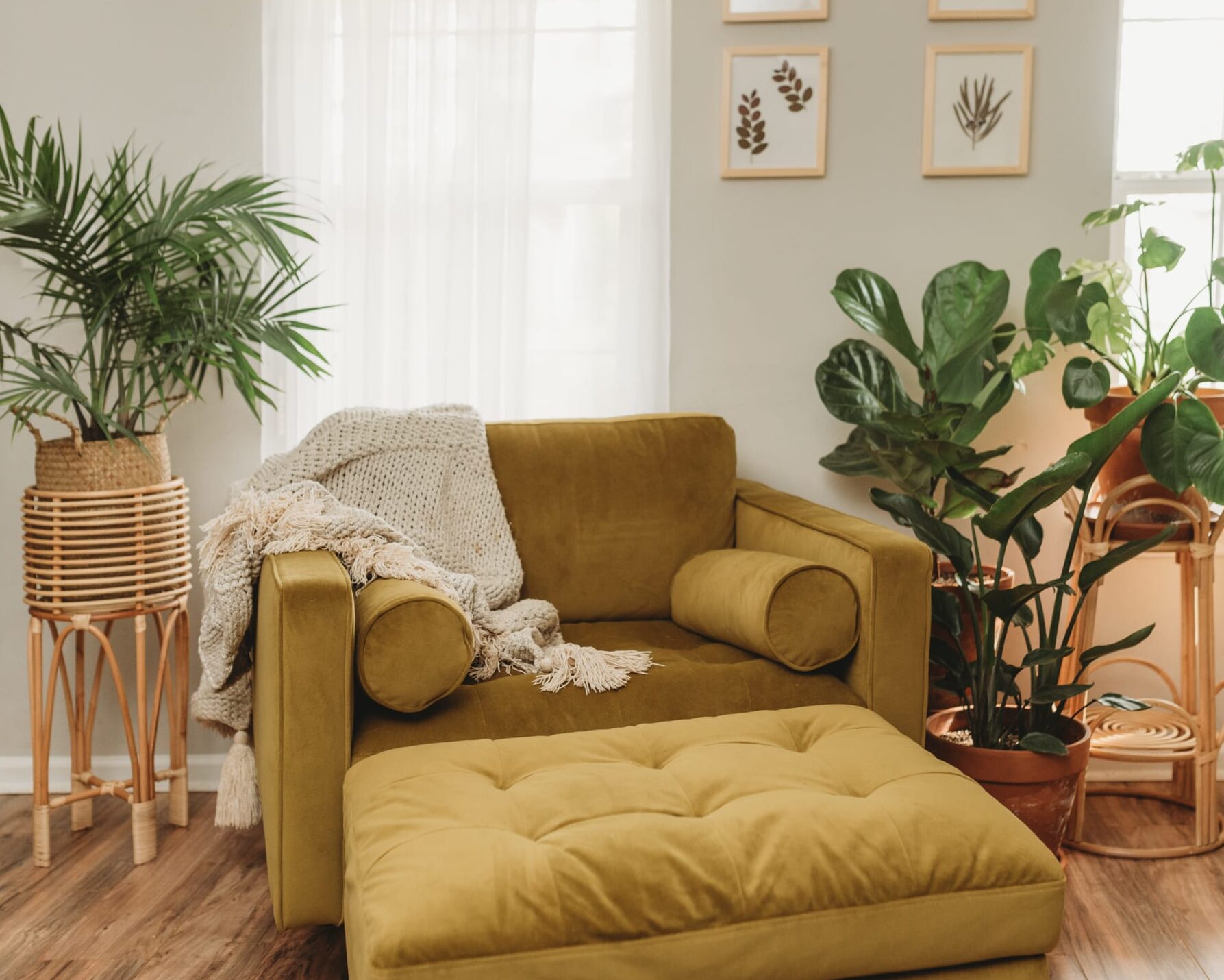 How to maintain a velvet office chair: Care guide
