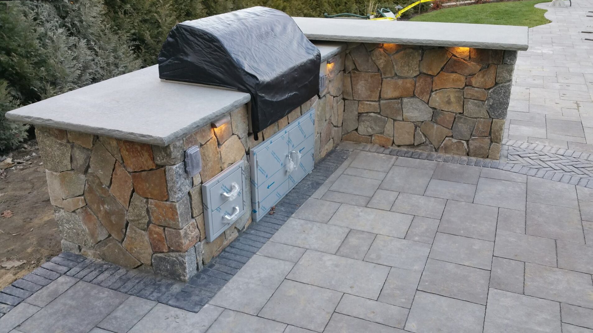 Shared concrete combination and natural stone